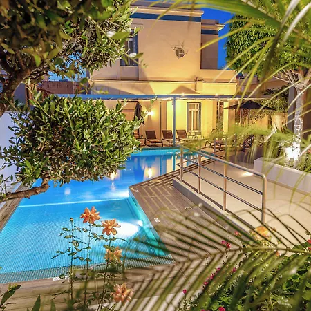 Apartahotel Creta Elena 2*