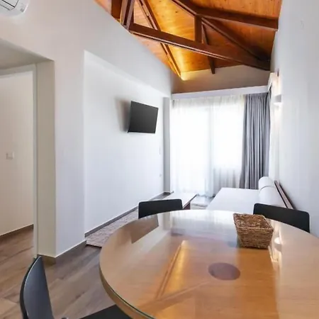 Apartahotel Creta Elena 2*